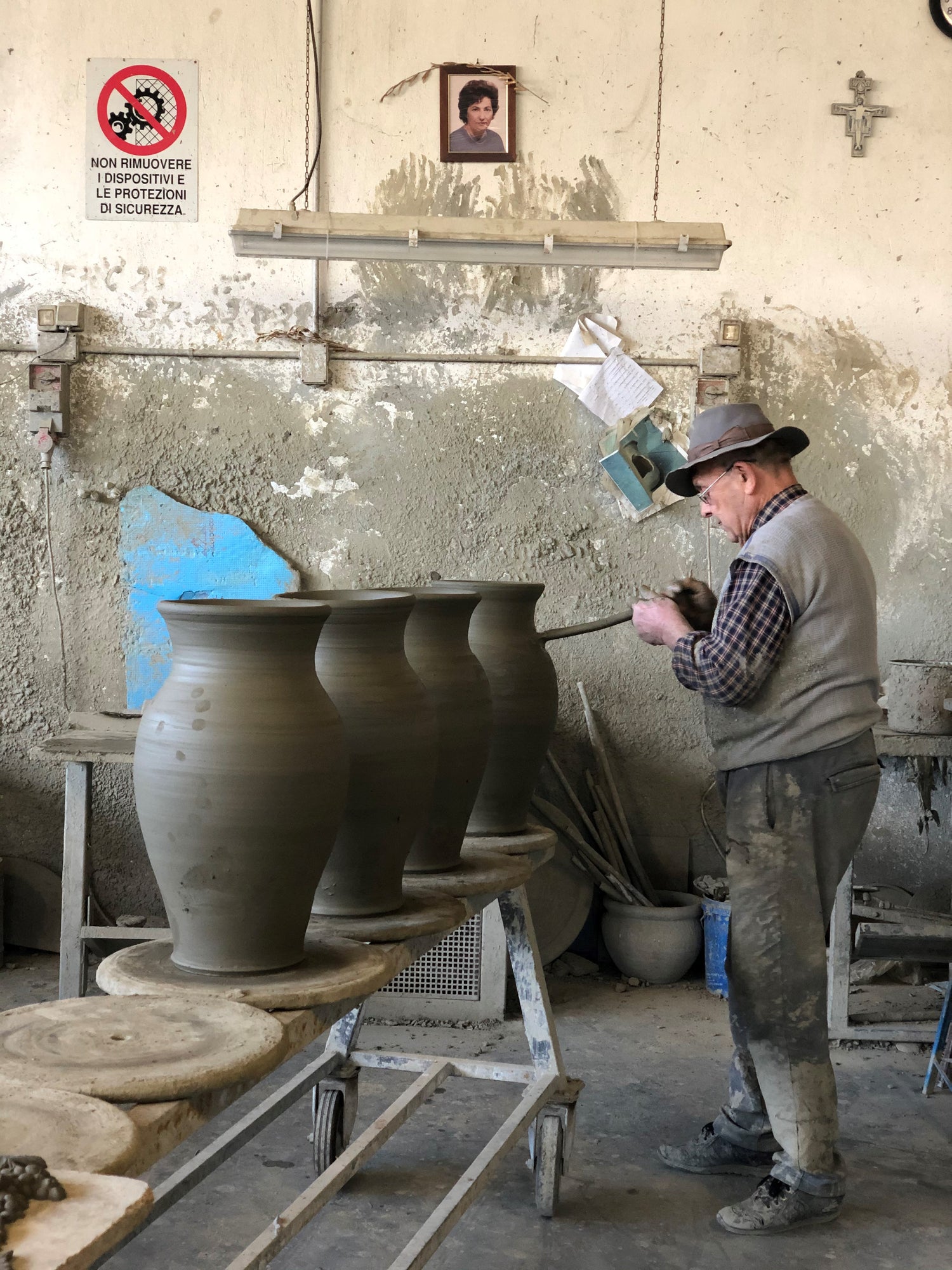 Når vi siger vores krukker er håndlavet så mener vi det